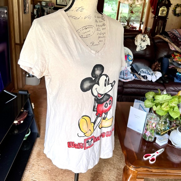 Woman’s Walt Disney World Micky Mouse tee shirt - Picture 9 of 16